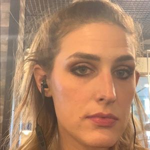 Meet your Posher, Courtney